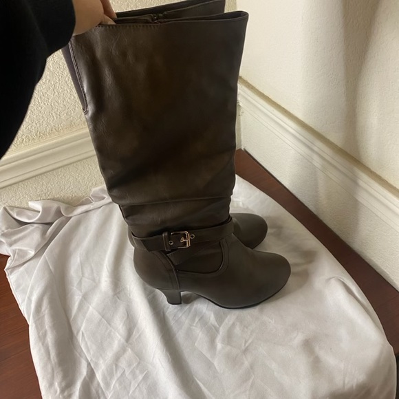 BROWN BOOTS - Picture 3 of 6